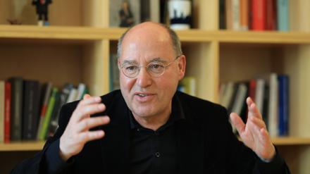 Reden kann er - und konnte er schon immer: Gregor Gysi in seinem Bundestagsbüro.