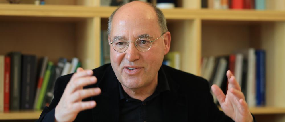 Reden kann er - und konnte er schon immer: Gregor Gysi in seinem Bundestagsbüro.