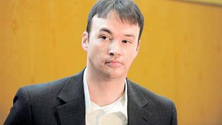 Verstörender Prozess. Magnus Gäfgen, der Mörder des elfjährigen Bankierssohns Jakob von Metzler, vor Gericht. Er schildert seine Hilflosigkeit und Angst nach seiner Festnahme. Kein einziges Mal spricht er von Reue über seine Tat, er spricht nur über sich.