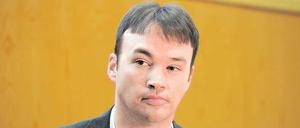 Verstörender Prozess. Magnus Gäfgen, der Mörder des elfjährigen Bankierssohns Jakob von Metzler, vor Gericht. Er schildert seine Hilflosigkeit und Angst nach seiner Festnahme. Kein einziges Mal spricht er von Reue über seine Tat, er spricht nur über sich.