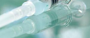 Schmerzhafte Spritze? Die Gewerkschaften und die SPD jedenfalls halten nichts von der Gesundheitsreform, die die schwarz-gelbe Koalition den Bürgern verschreiben will.