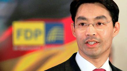 Bundesgesundheitsminister Philipp Rösler will neuer Vorsitzender der FDP werden. Der 38-jährige niedersächsische FDP-Landesvorsitzende wird sich beim Parteitag Mitte Mai um die Nachfolge des scheidenden Parteichefs Guido Westerwelle bewerben.