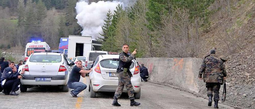 Bei einem Anschlag in der Türkei kam ein Polizist ums Leben, zwei weitere Sicherheitskräfte wurden verletzt.