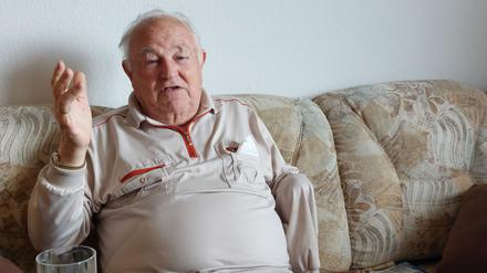 Vor 25 Jahren angeschlossen. Klaus Baltruschat in seinem Wohnzimmer im Februar 2022.