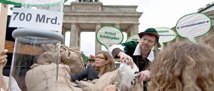 Was man mit Geld alles tun könnte. Zum Beispiel die Armut und den Klimawandels bekämpfen.