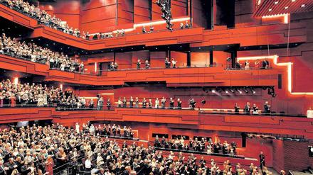 Das Harpa, das im Mai eröffnete Konzerthaus des dänischen Architekten Henning Larson mit einer Fassade des Künstlers Olafur Eliasson, will Klassik und Pop eine Heimstatt geben.