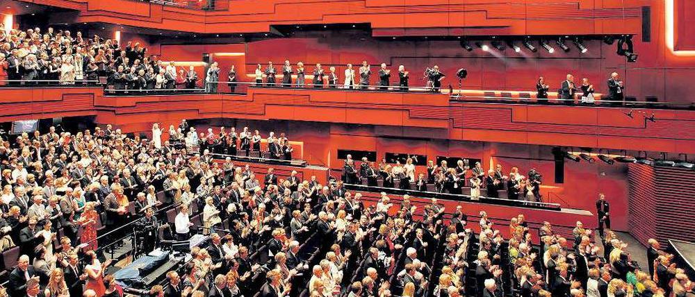 Das Harpa, das im Mai eröffnete Konzerthaus des dänischen Architekten Henning Larson mit einer Fassade des Künstlers Olafur Eliasson, will Klassik und Pop eine Heimstatt geben.
