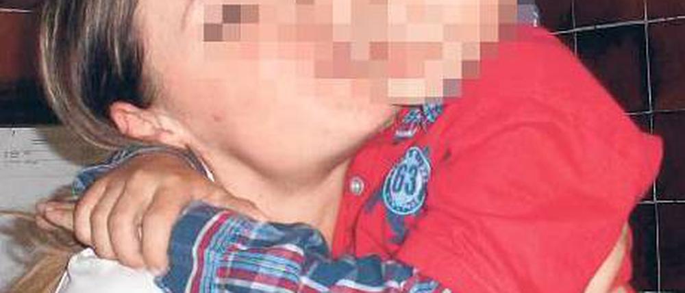 Wieder zusammen. Zehn Monate dauerte es, bis der kleine Hassan seine Mutter wiedersah. Der Vater hatte das Kind in den Libanon gebracht.