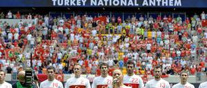 Zu viel Soul für die Nationalhymne? Hadise singt im Stadion.