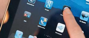 Zur iPad-Faszination gehört, wie exakt man den Tablet-PC mit den Fingern steuern kann und wie fließend Anwendungen oder Internetseiten reagieren. Foto: dpa