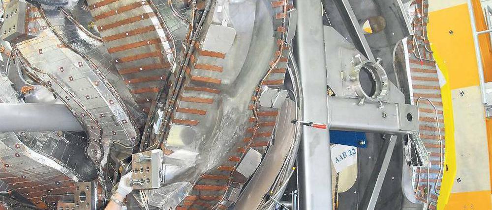 Kleines Vorbild. So ähnlich wie dieses Modul des Reaktors Wendelstein 7-X, der in Greifswald gebaut wird, soll auch Iter aussehen, nur deutlich größer.