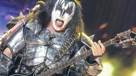 Die Zunge des Hardrocks. Kiss-Bassist Gene Simmons in Aktion. Foto: DAVIDS/Darmer