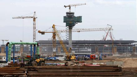 Gerade Rohre oder krumme Dinger? Die Staatsanwaltschaft ermittelt wegen des Verdachts auf Korruption bei einer Auftragsvergabe für die BBI-Baustelle.