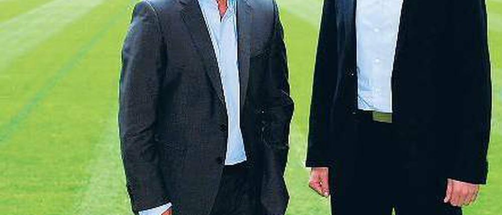 Zwei für Hamburg. Armin Veh (links, als Trainer) und Bastian Reinhardt (rechts, als Sportvorstand) sollen den HSV wieder in erfolgreichere Zeiten führen. Foto: ddp