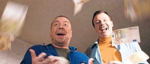 Der etwas andere Lottogewinn. Günther (Armin Rohde, links) und Wolfgang (Ludger Pistor) sind langzeitarbeitslos. Dann aber findet sich ein Koffer voll Geld. Foto: ARD