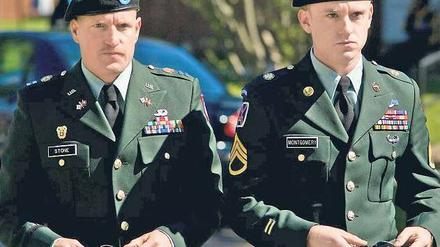 Die Kondolenzbesucher Tony Stone (Woody Harrelson) und Will Montgomery (Ben Foster) müssen den Angehörigen der gefallenen Soldaten die traurige Botschaft bringen.