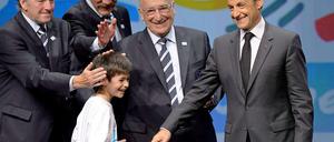 Da lacht auch Nicolas Sarkozy (r.). Frankreich ist Gastgeber der EM 2016.