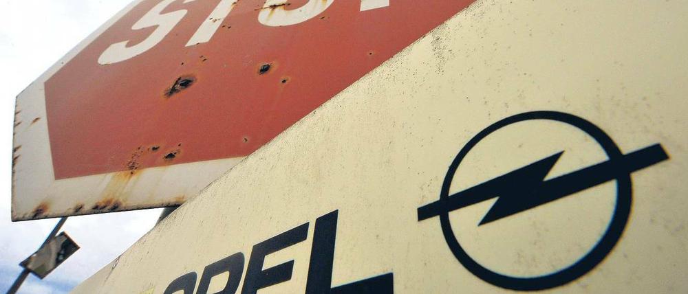 Nicht vor und nicht zurück. Der Druck auf die Bundesregierung wächst, sich beim Thema Opel endlich festzulegen.