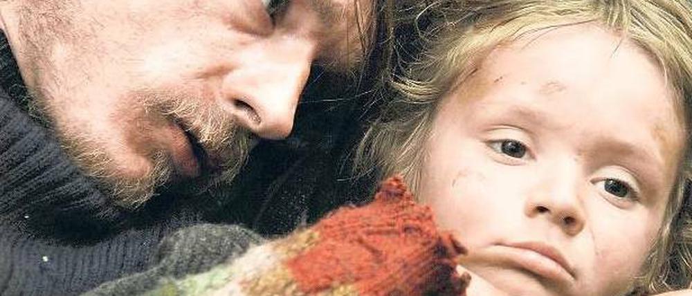 Halt mich. Damien (G. Depardieu) und Enzo (Max Baissette de Malglaive).