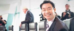 Noch guter Dinge. Gesundheitsminister Philipp Rösler hat seine Reformpläne als Geheimsache behandelt. Die Koalitionspartnerin CSU hat trotzdem schon Ablehnung signalisiert.