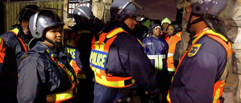 Die Polizei musste protestierende WM-Ordner zum Teil schon von den Stadien fernhalten.