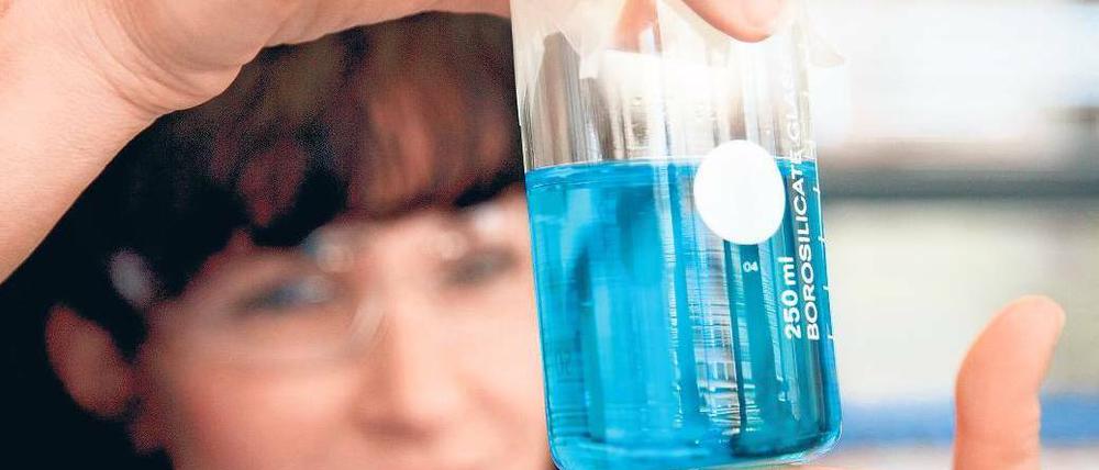 Unter Kontrolle. Die Firma B. Braun stellt in Berlin sterile Injektionslösungen her. Foto: ecopix