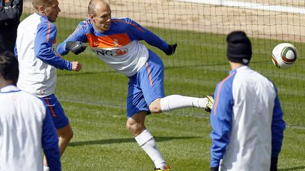 Auf dem Trainingsplatz sieht Robben schon wieder ganz agil aus.