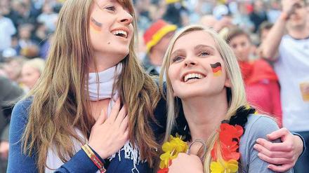 Mal seh’n, was kommt. Vor dem Spiel waren die deutschen Fans im Astra