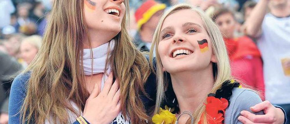 Mal seh’n, was kommt. Vor dem Spiel waren die deutschen Fans im Astra