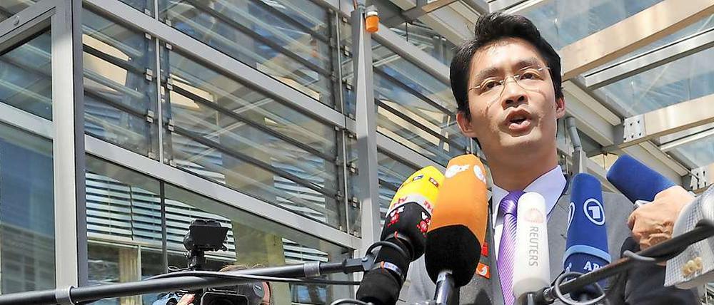 Viel geredet, viele Mikrophone, wenig Ergebnisse. Gesundheitsminister Philipp Rösler am Freitag nach dem Treffen der Gesundheitsexperten.