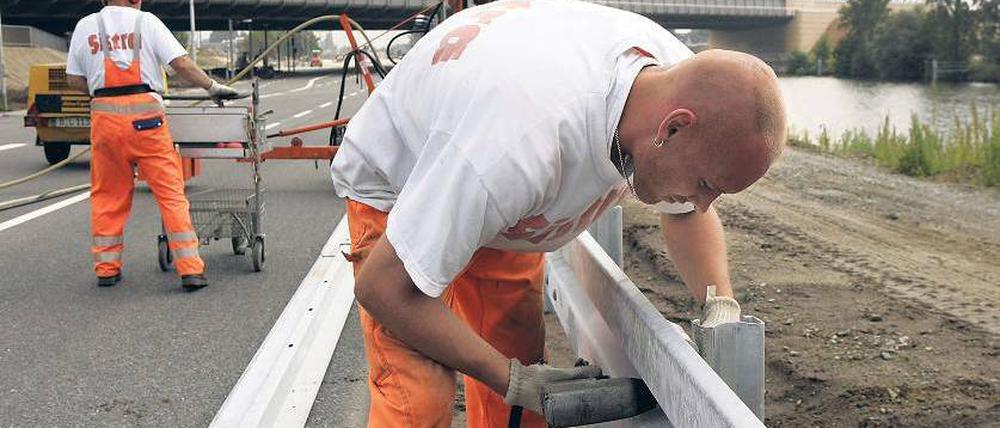 Neue Trassen. Lange wurde an der Autobahn A113 gebaut, die seit 2008 von Neukölln bis zum Flughafen Schönefeld führt. Davon profitiert auch der Technologiepark Adlershof mit eigener Zufahrt. Ähnliche Fortschritte für Unternehmen erhoffen sich Wirtschaftsvertreter vom geplanten Teilabschnitt der A100. 