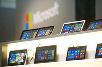 Tablet-PCs mit Windows-8-Oberfläche: Das neue Betriebssystem von Microsoft konnte den Niedergang des PC-Markts nicht stoppen.