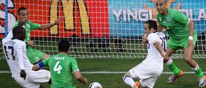 USA gegen Algerien. Hier vergibt Landon Donovan noch die hundertprozentige Chance zur Führung, kurz vor Schluss macht er es dann besser.