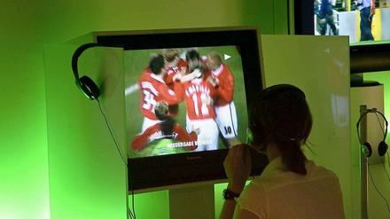 Gucken im Dunkeln: Bei der WM gibt es selten Fernsehverbot für Kinder.
