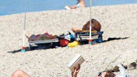 „Sell in May and go away.“ Aktien verlieren in den Sommermonaten häufig an Wert. 