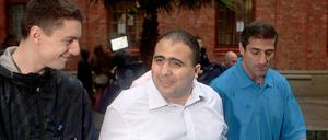 "Ich bin Pavlos und ich muss auf Toilette." Der britische Kabinen-Stürmer Pavlos Joseph (Mitte).