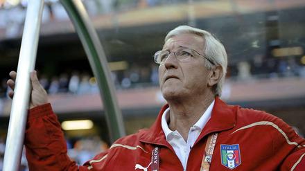 Haltung bewahren: Italiens Trainer Marcello Lippi hat sich im Griff.