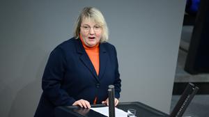 Katja Mast, Parlamentarische Geschäftsführerin der SPD-Bundestagsfraktion, bei einer Plenarsitzung im Deutschen Bundestag. 