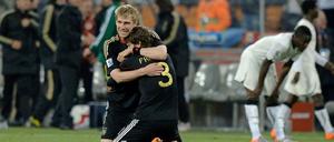 Halt mich. Per Mertesacker beging gegen Ghana ungewohnte Fehler, die Nebenmann Arne Friedrich ausbügelte.