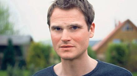 Einen gebrochenen Vater spielte Fabian Hinrichs im „Tatort: Borowski und die heile Welt“ – und wurde für den Deutschen Fernsehpreis nominiert. Foto: NDR/Marion von der Mehden