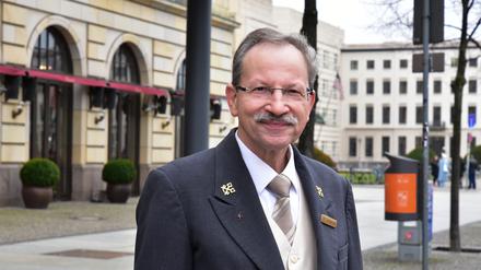 Noblesse oblige. Joachim Lenk ist Rezeptionist der ersten Stunde im Hotel Adlon am Pariser Platz.