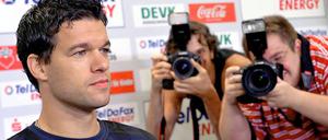 MIchael Ballack will in Leverkusen wieder angreifen.