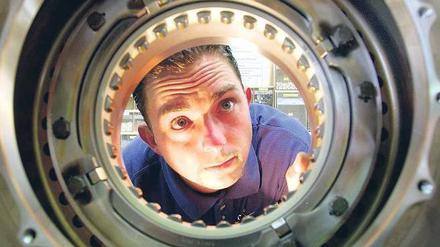 Starke Leistung. Die Brandenburger Industrie setzt inzwischen fast so viel um wie die Berliner. Viele der großen Unternehmen, wie etwa MTU Aero Engines im brandenburgischen Ludwigsfelde, produzieren im Speckgürtel der Hauptstadt.