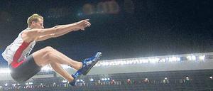 Sprung nach vorn. Christian Reif will in dieser Saison aus dem Schatten von Sebastian Bayer springen. Mit Bestweiten in Serie ist er derzeit auf einem guten Weg. 