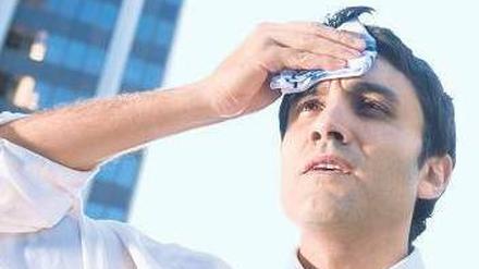 Krawatte, bei dieser Hitze – wenigstens in Japan dürfen Geschäftsleute im Sommer auf sie verzichten.