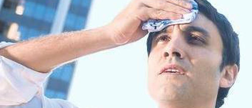 Krawatte, bei dieser Hitze – wenigstens in Japan dürfen Geschäftsleute im Sommer auf sie verzichten.