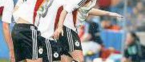 Weltmeisterlich. Die deutschen Juniorinnen bejubeln ihren Einzug ins Finale der U-20–WM. Foto: dpa