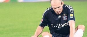 Wieder im Abseits. Bei Arjen Robben wurde ein fünf Zentimeter großes Loch im linken Oberschenkel entdeckt, der niederländische Nationalspieler fehlt dem FC Bayern München mindestens zwei Monate.