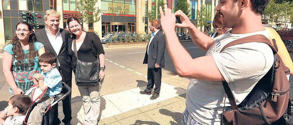 Fürs Familienabum. Der Regierende ist geübt im Posieren – auch wenn es nur für einen Schnappschuss ist. im Foto: Davids
