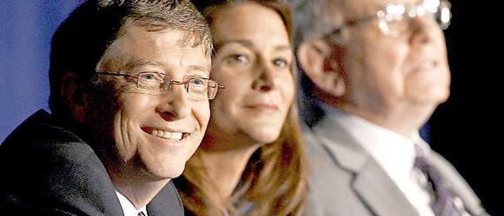 Bill Gates, seine Frau Melinda und Warren Buffett im Jahr 2006.